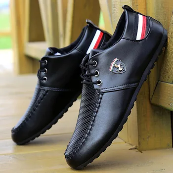 Erkekler rahat ayakkabılar Marka Nefes İngiliz Erkek Spor Ayakkabı 2023 Moda Lace Up Yumuşak Flats sürüş ayakkabısı Beyaz Siyah Bezelye Ayakkabı