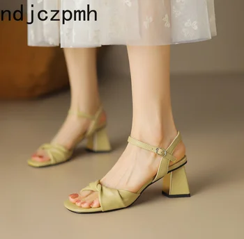 Kadın Sandalet Yaz Moda Yeni Burnu açık Tatlı Dar Bant Toka Kayış Rahat kadın ayakkabısı yüksek 6cm artı boyutu 33-43